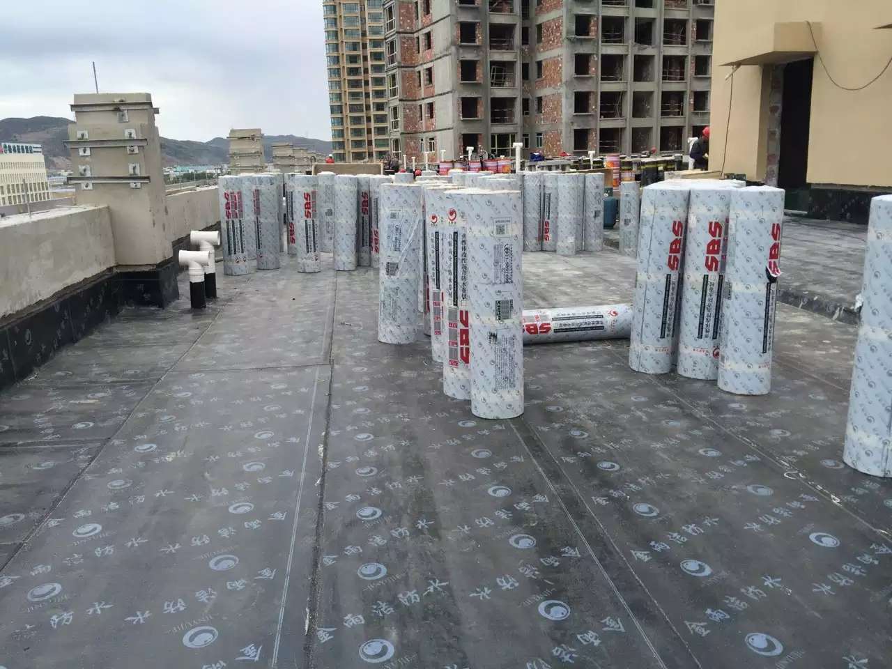 防水施工中涂料施工對基層處理的要求
