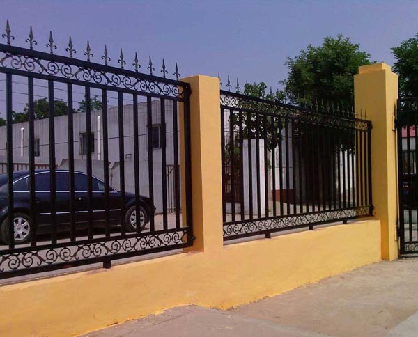 十堰鐵藝護(hù)欄有哪些方法延長使用期限？